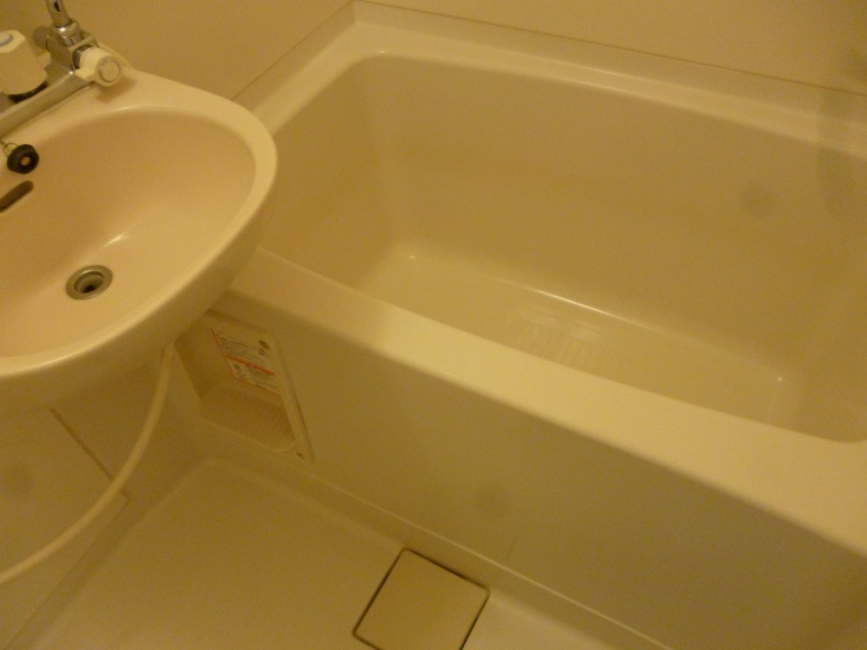 0000000000000000100000016206709_6