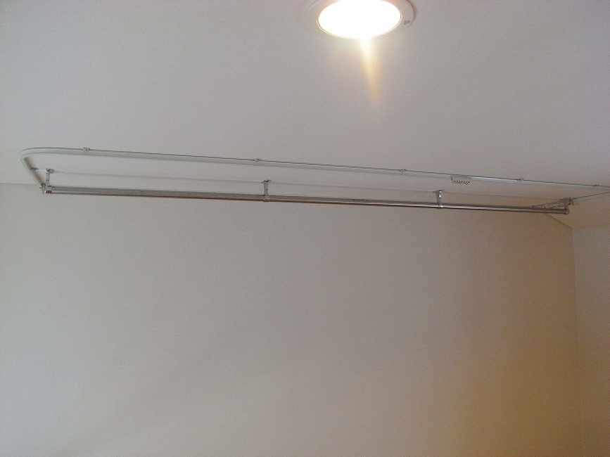 ロフトのカーテンレール