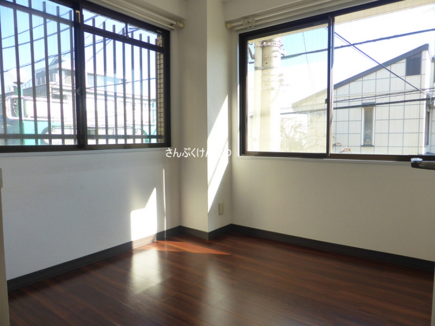 4.5帖洋室はフローリング調フロアタイルに貼替済み