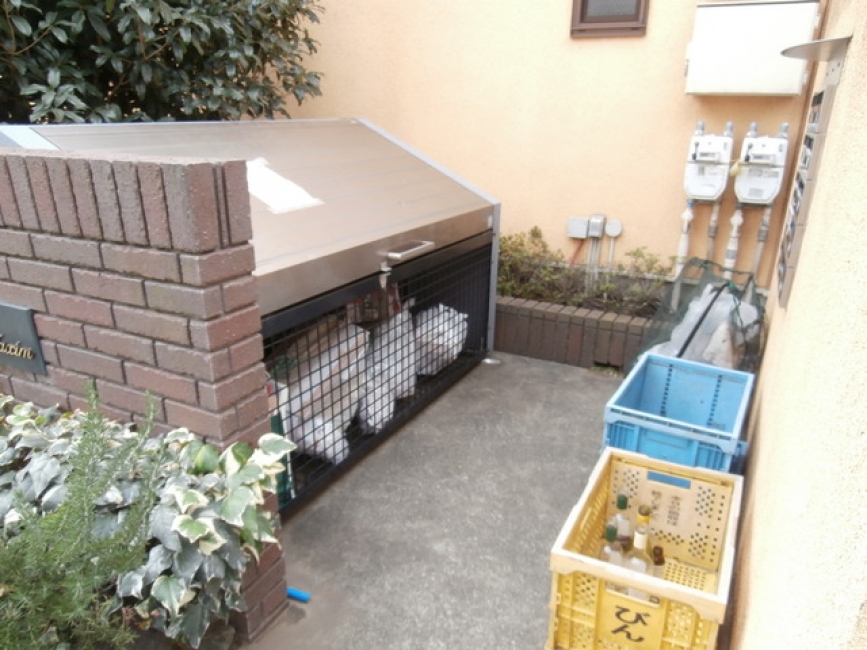 マグノリアステラータマキシマ_敷地内ゴミ置場