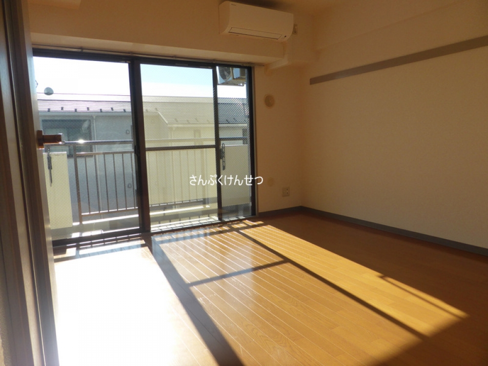 8帖洋室陽当たり良好