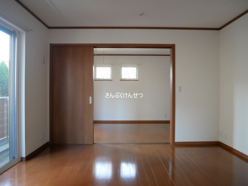 リビングから洋室