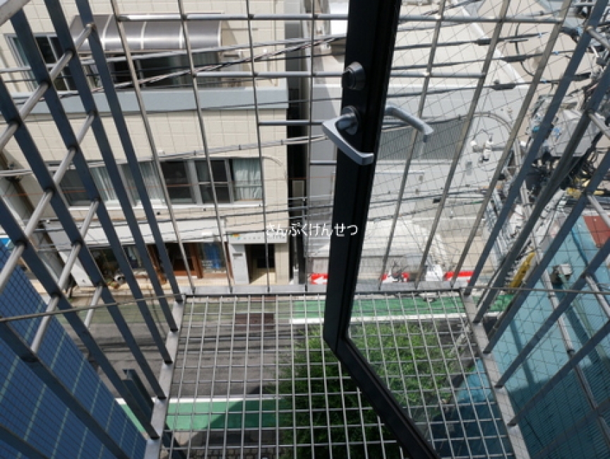 キッチンドアから(少し怖い)