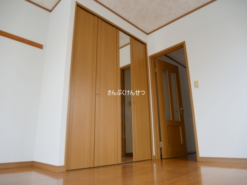 角部屋で明るい6.5帖洋室