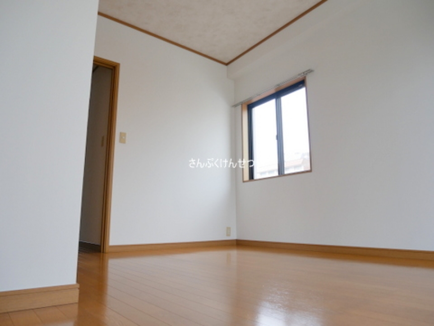 角部屋で明るい6.5帖洋室