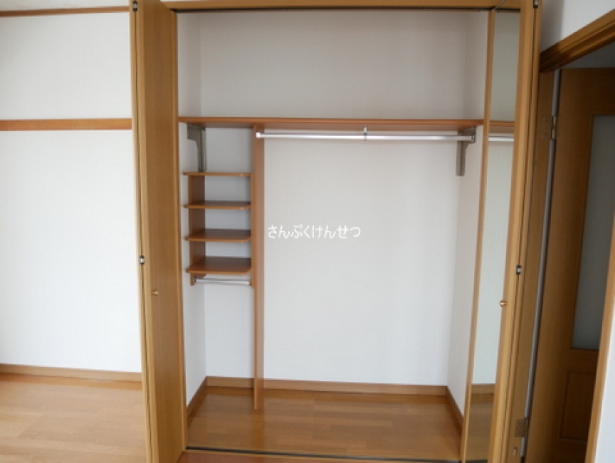 天井高大きめのクローゼット