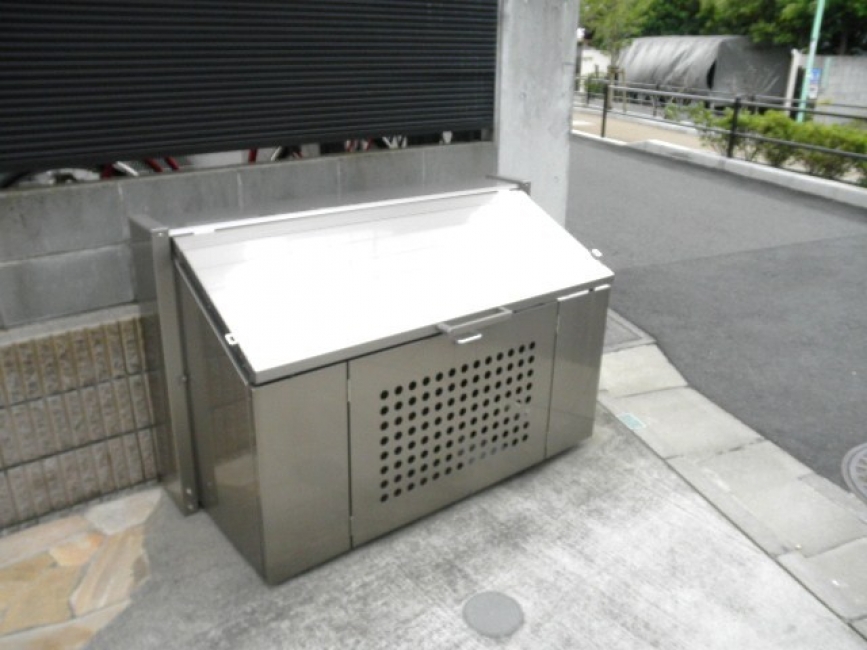 ローレンス奥沢_敷地内ごみ置場