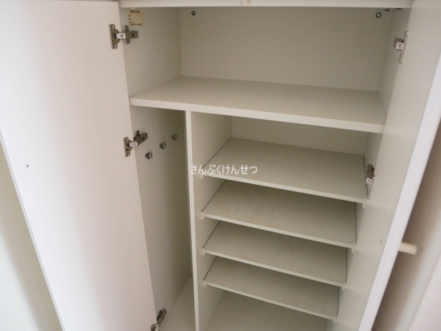 セレーネ自由が丘_シューズボックス