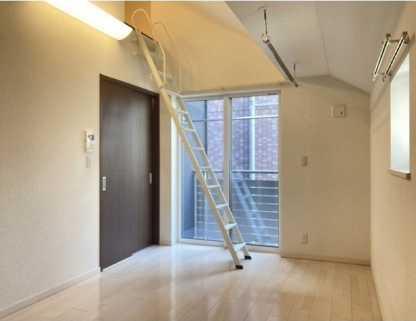 ヴィクトワール奥沢_ロフトに上るはしご