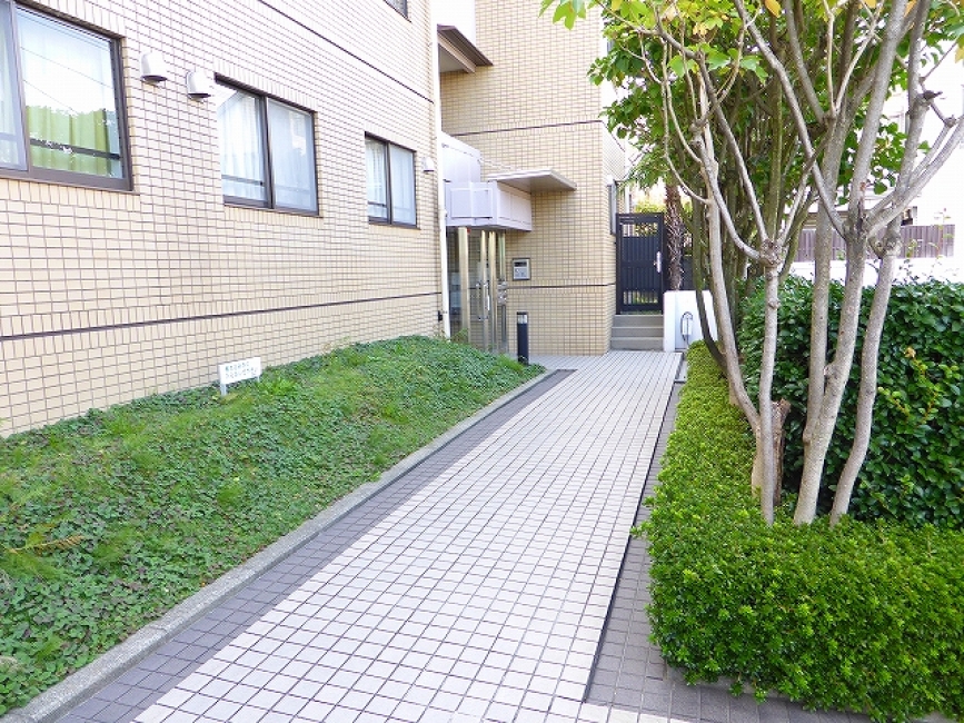ロサーナ奥沢_敷地内共用部