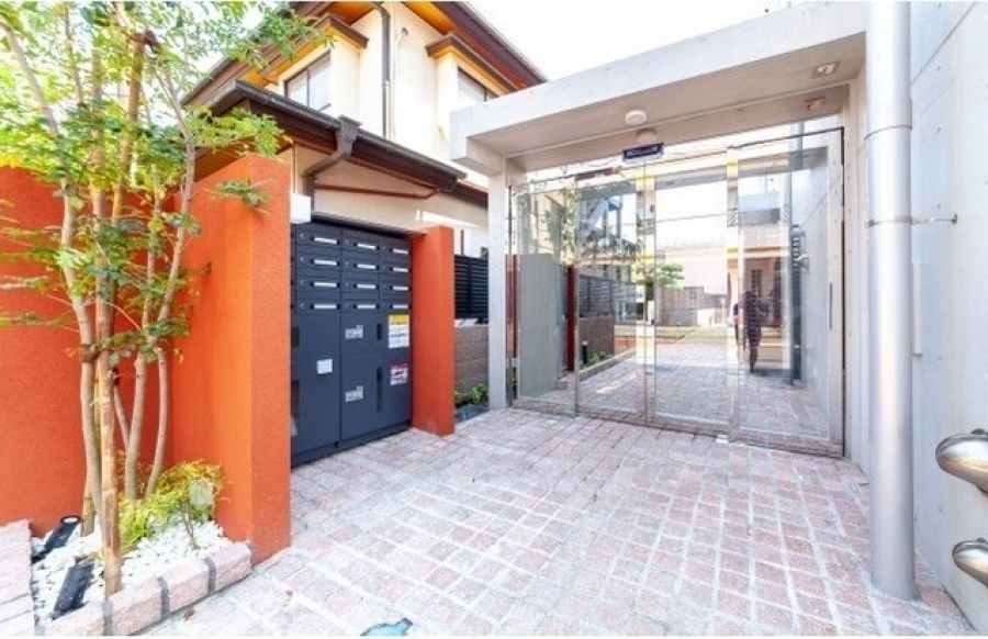 ウェルスクエアイズム奥沢_エントランス