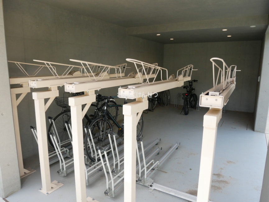 アトリオフラッツ奥沢_駐輪場