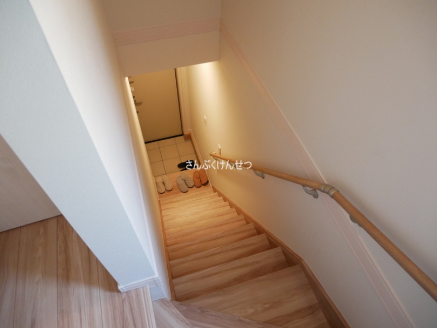 リラ奥沢_2階↓玄関