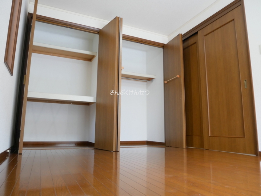 自由が丘2-16賃貸住宅_南西角部屋約6帖洋室収納力あり