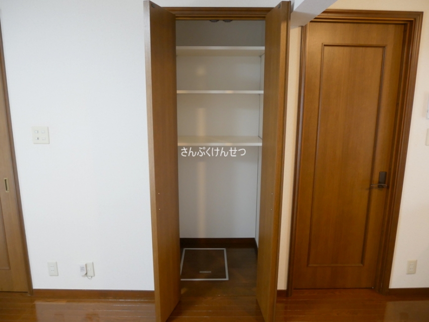 自由が丘2-16賃貸住宅_リビング収納