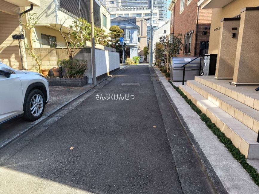 自由が丘2-16賃貸住宅_前面道路