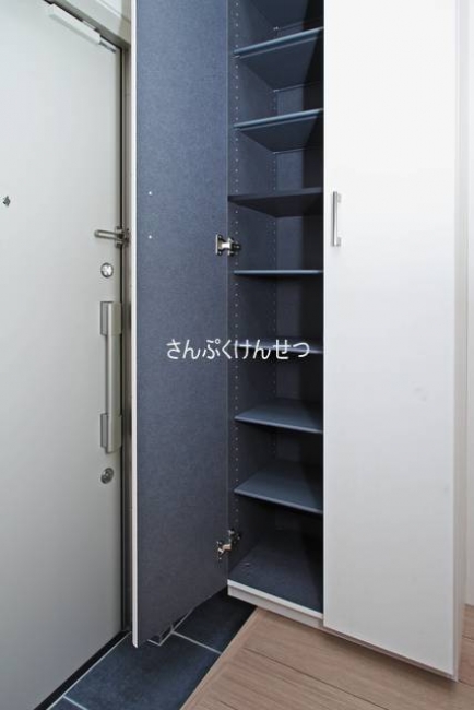 レフィナード尾山台_玄関シューズボックス