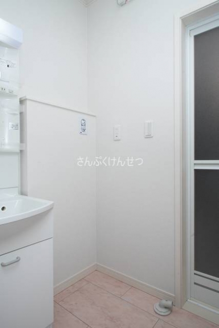 レフィナード尾山台_室内洗濯機置場
