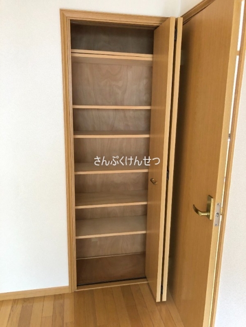フォレスト等々力_7帖洋室収納