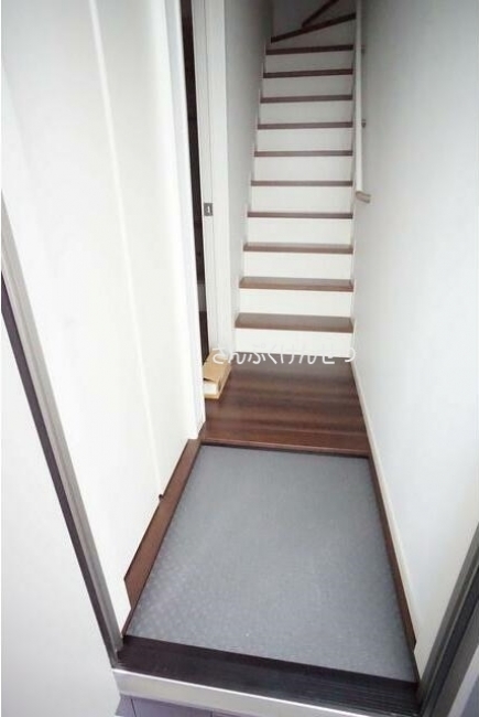 Casa Aspera jiyugaoka_室内階段
