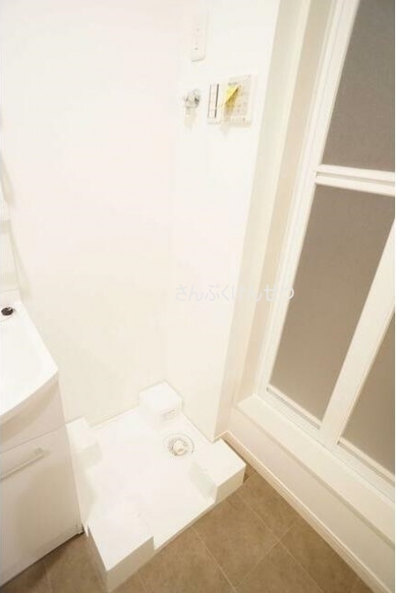 Casa Aspera jiyugaoka_室内洗濯機置場