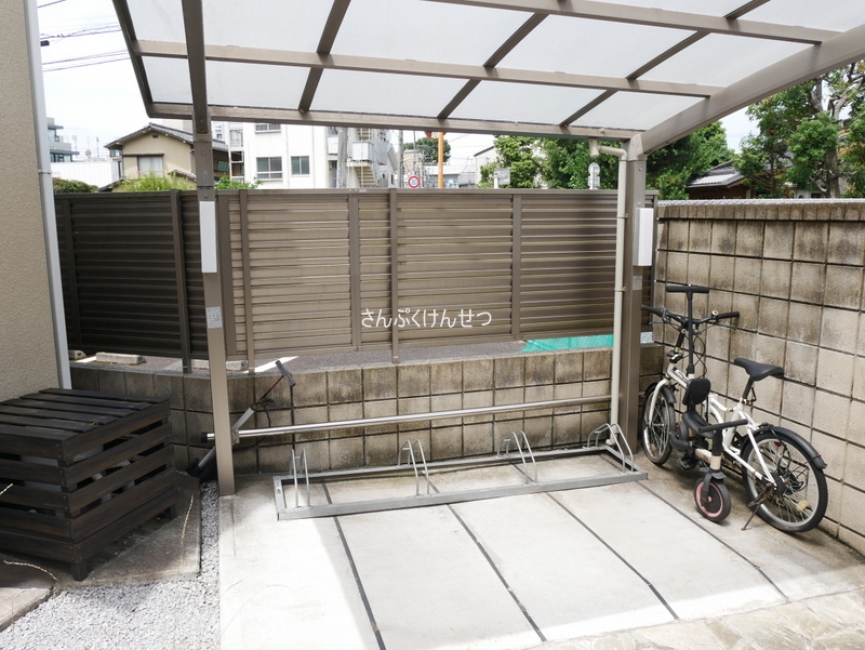 クローバーハイツ_駐輪場