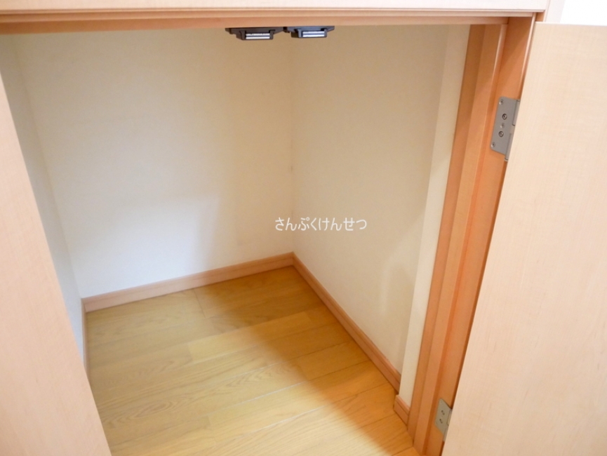 プルミエb_廊下の収納