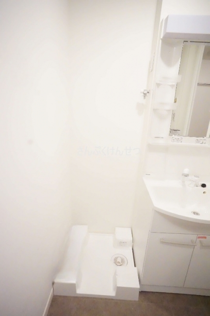 Casa Aspera jiyugaoka_室内洗濯機置場